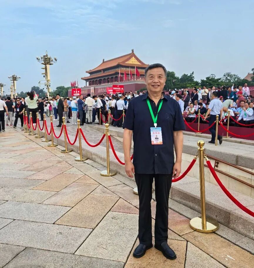 华侨华人观看九三大阅兵:不仅是心灵震撼,也是精神寻根 华侨华人观看九三大阅兵:不仅是心灵震撼,也是精神寻根
